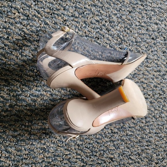 Stunning Donna Karan New York Neutral Strappy Sandals Size 8 - Picture 8 of 16